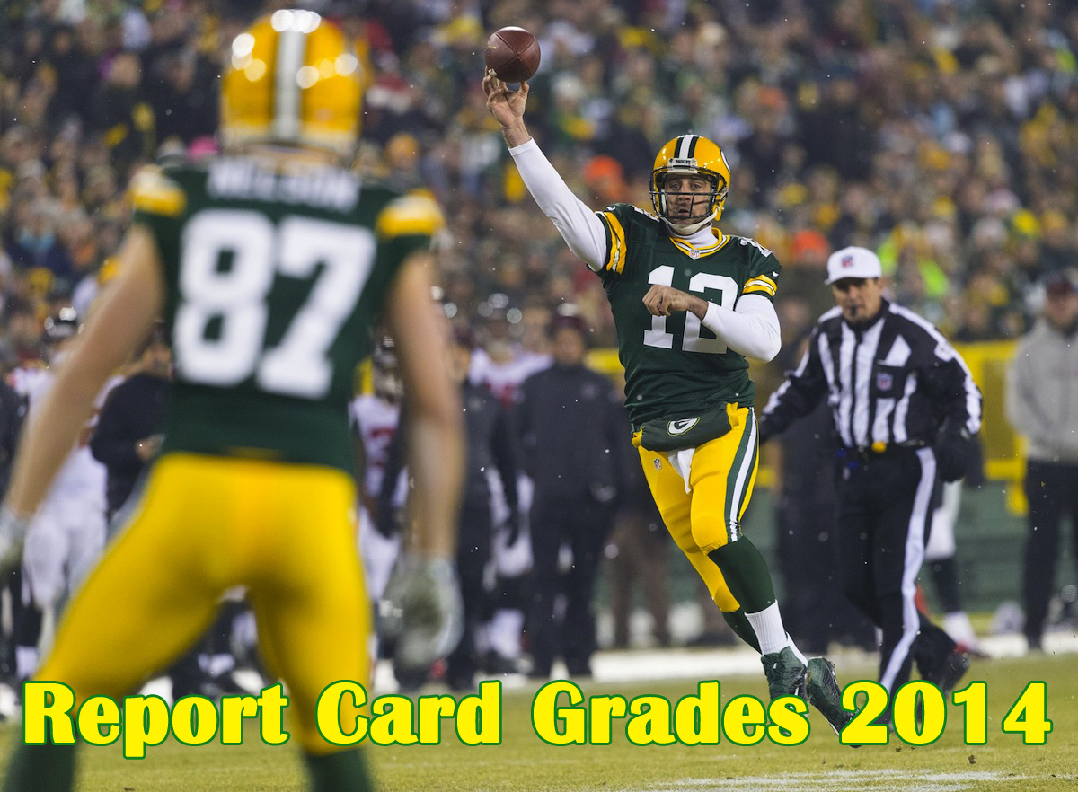 Aaron Rodgers throws a pass to Jordy Nelson—Jeff Hanisch, USA TODAY Sports.