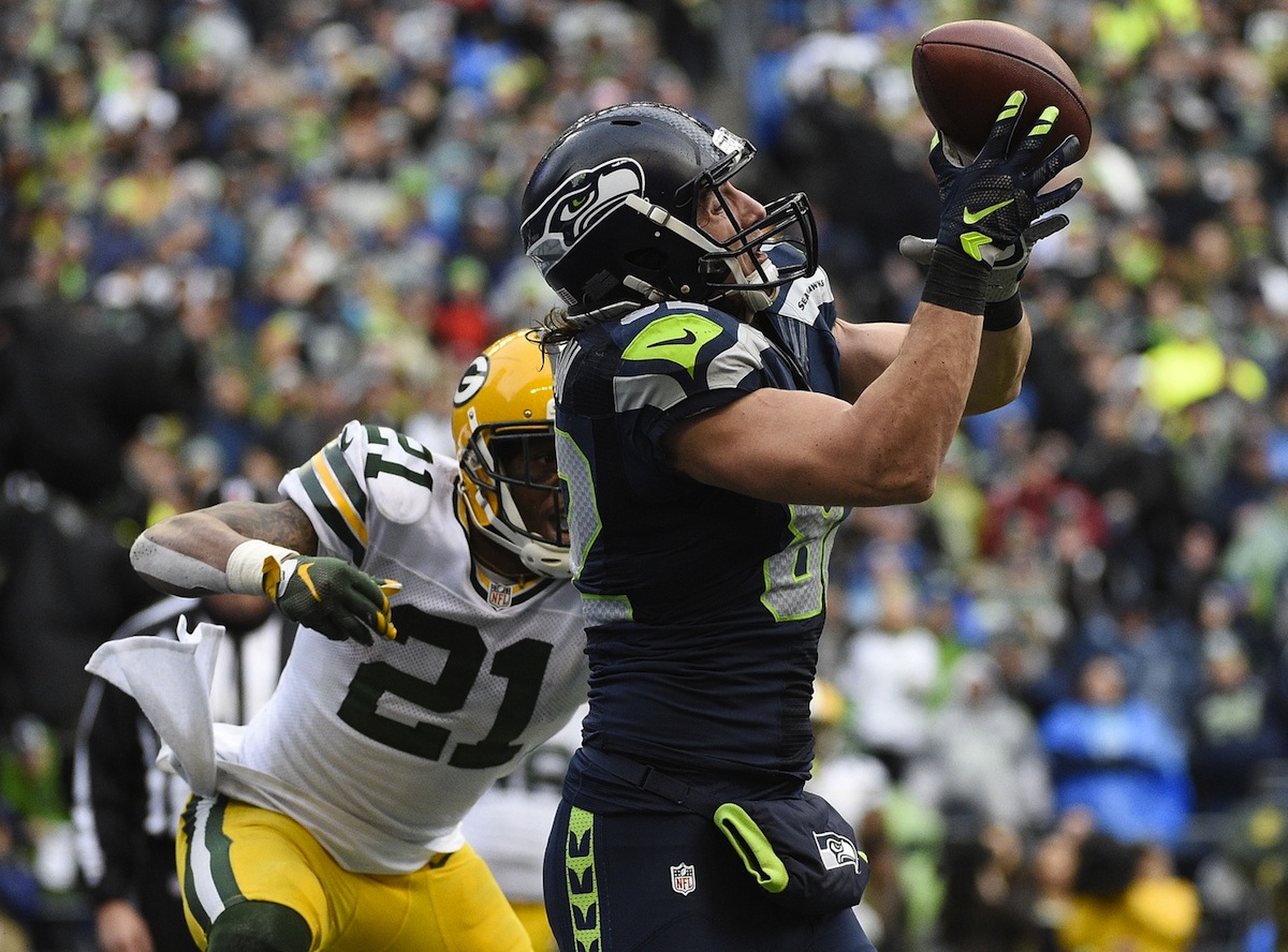 Ha Ha Clinton-Dix watches Luke Wilson catch the football on a two-point conversion in the NFC Championship game—Kyle Terada, USA TODAY Sports.
